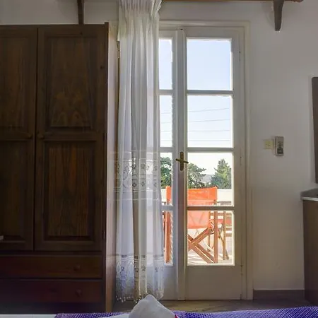 Angeliki's 3* Páros